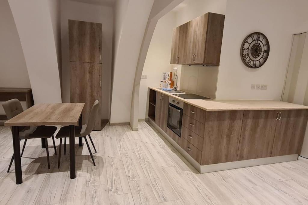Highly Finished Studio Home In Валетта Экстерьер фото